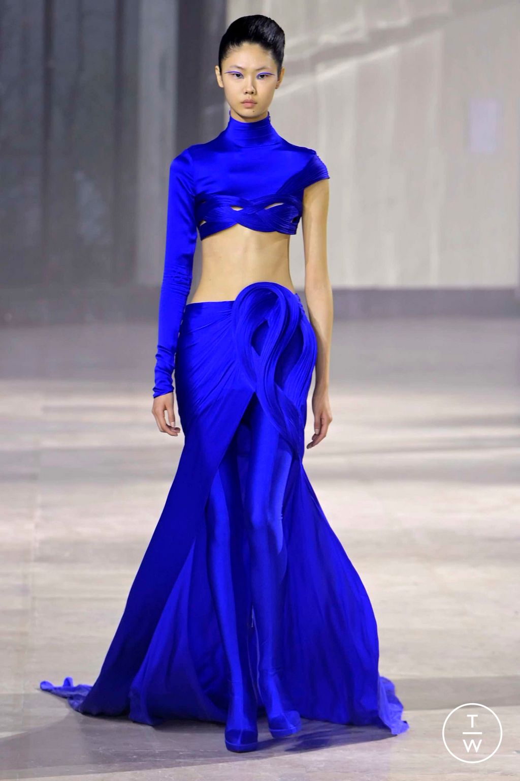 Fashion Week Paris Spring/Summer 2023 look 8 de la collection Gaurav Gupta couture
