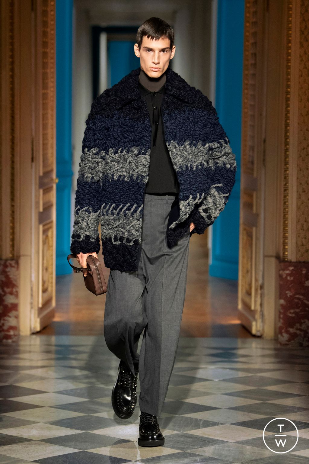 Fashion Week Paris Fall/Winter 2024 look 19 from the Valentino collection 男装