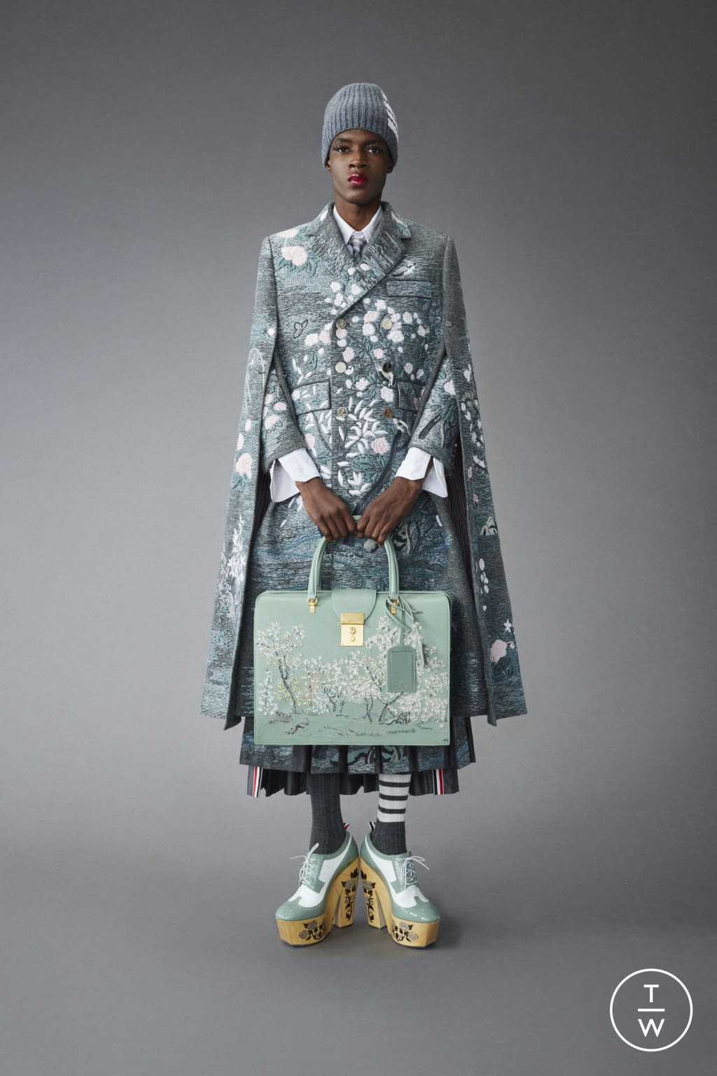 Fashion Week Paris Pre-Fall 2022 look 1 from the Thom Browne collection 男装