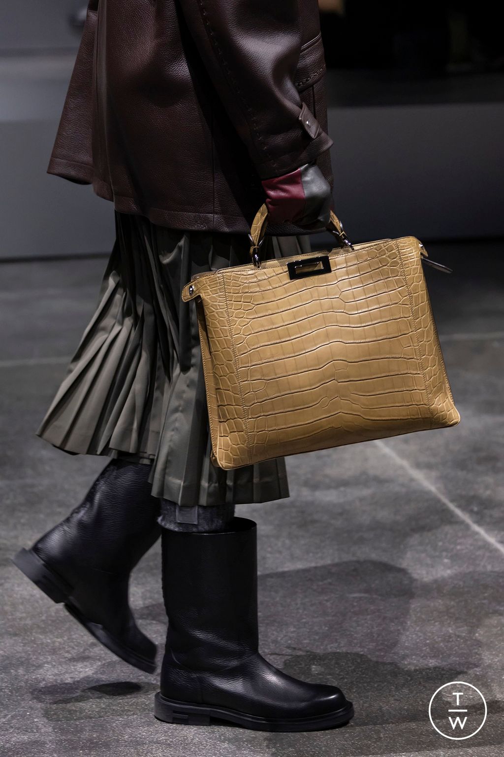Fashion Week Paris Fall/Winter 2024 look 27 from the Fendi collection menswear accessories