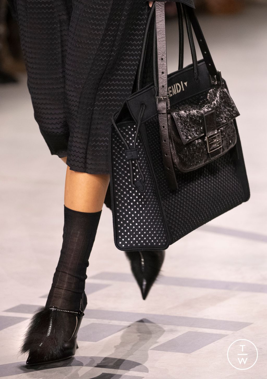 Fashion Week Milan Fall/Winter 2026 look 1 from the Fendi collection 女装配饰