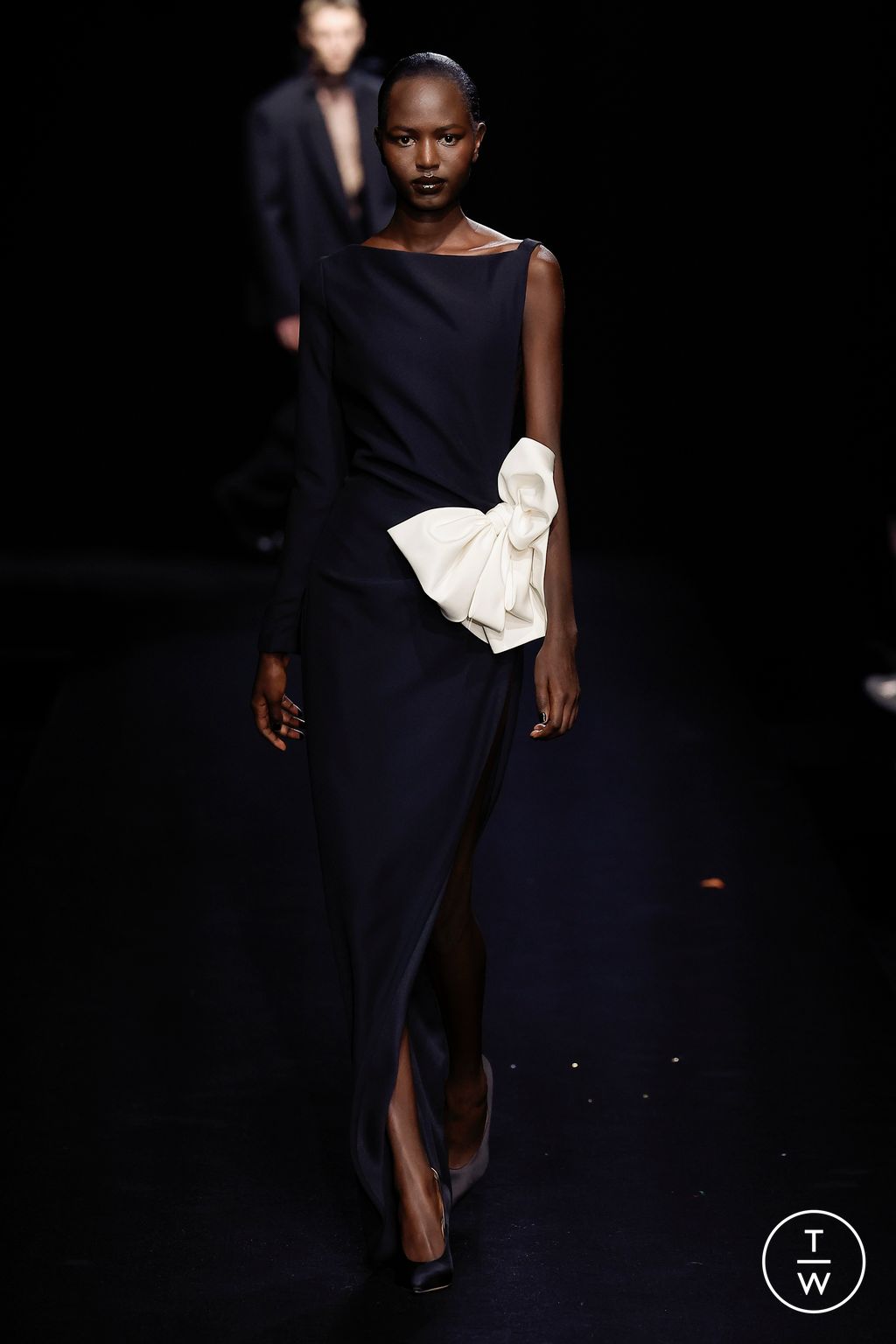 Fashion Week Paris Spring/Summer 2023 look 77 from the Valentino collection 高级定制
