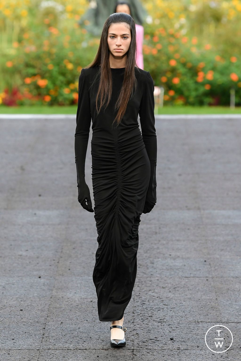Fashion Week Paris Spring/Summer 2023 look 1 from the Givenchy collection womenswear