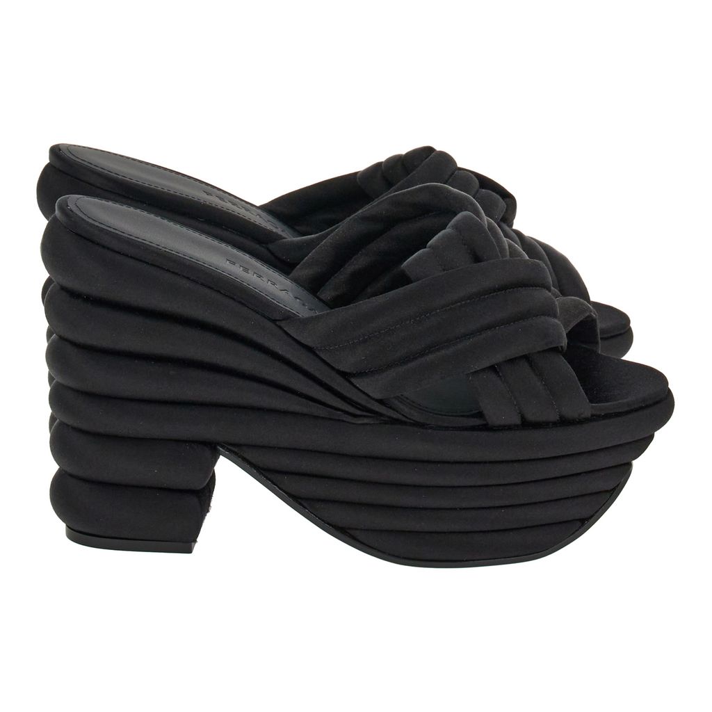 Fashion Week Milan Pre-Fall 2023 look 6 from the Ferragamo collection 女装配饰