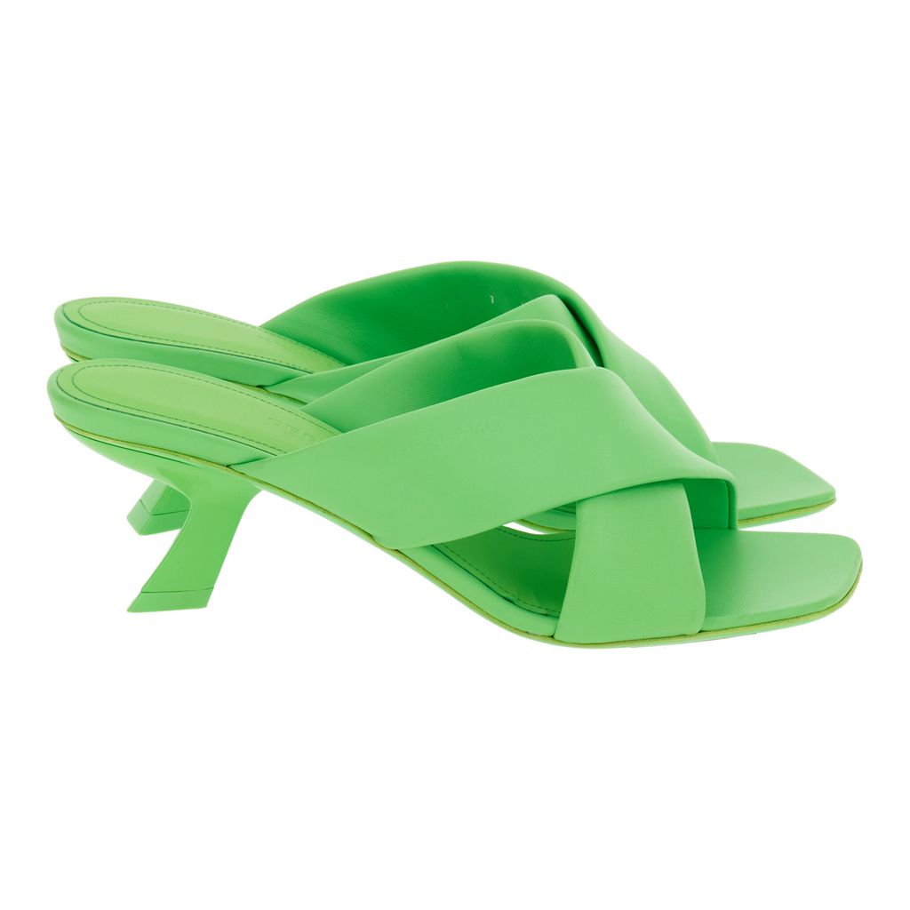 Fashion Week Milan Pre-Fall 2023 look 18 de la collection Ferragamo womenswear accessories