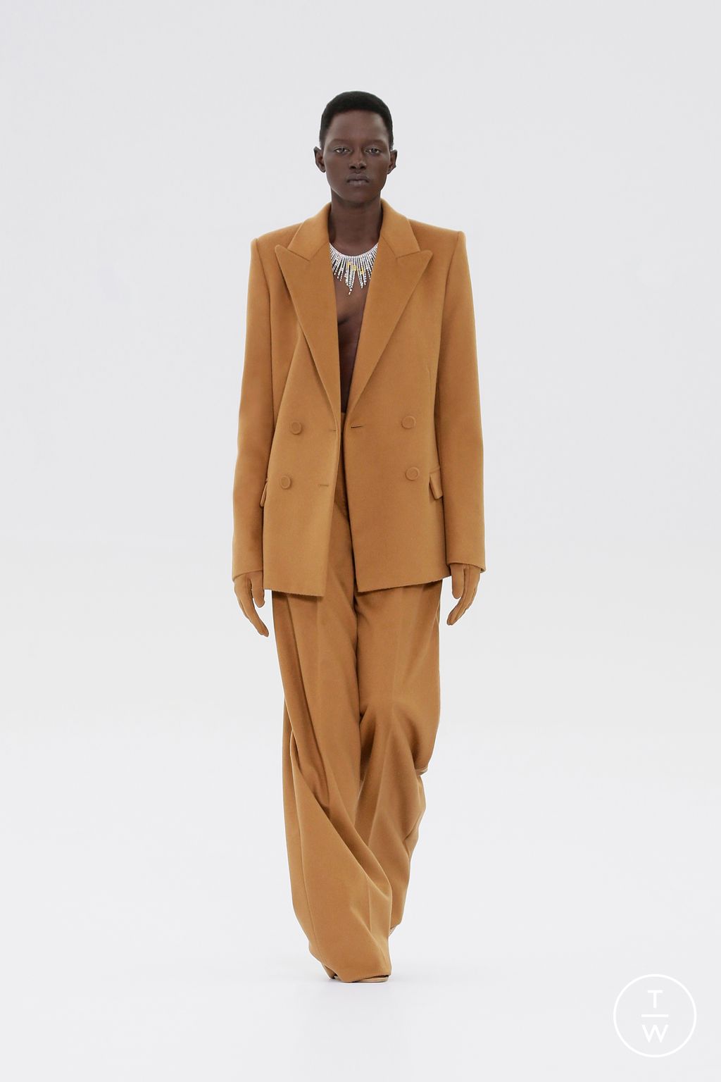 Fashion Week Paris Fall/Winter 2022 look 1 de la collection Fendi couture