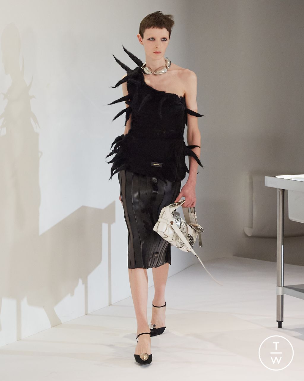 Fashion Week Paris Fall/Winter 2023 look 2 de la collection Hodakova womenswear