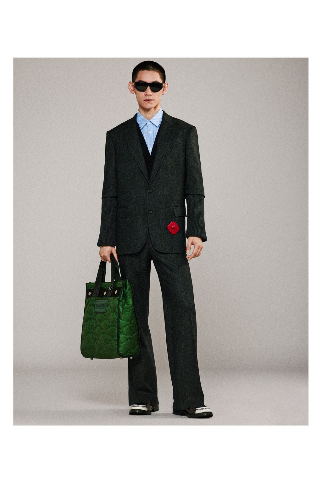 Fashion Week Milan Pre-Fall 2024 look 2 from the Moschino collection 男装