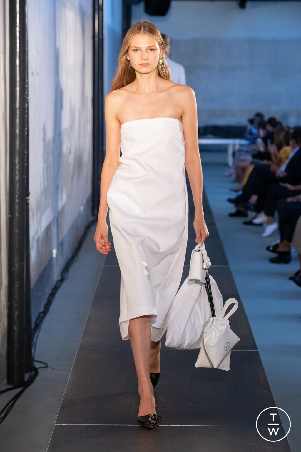 Fashion Week Milan Spring/Summer 2021 look 2 from the N°21 collection womenswear