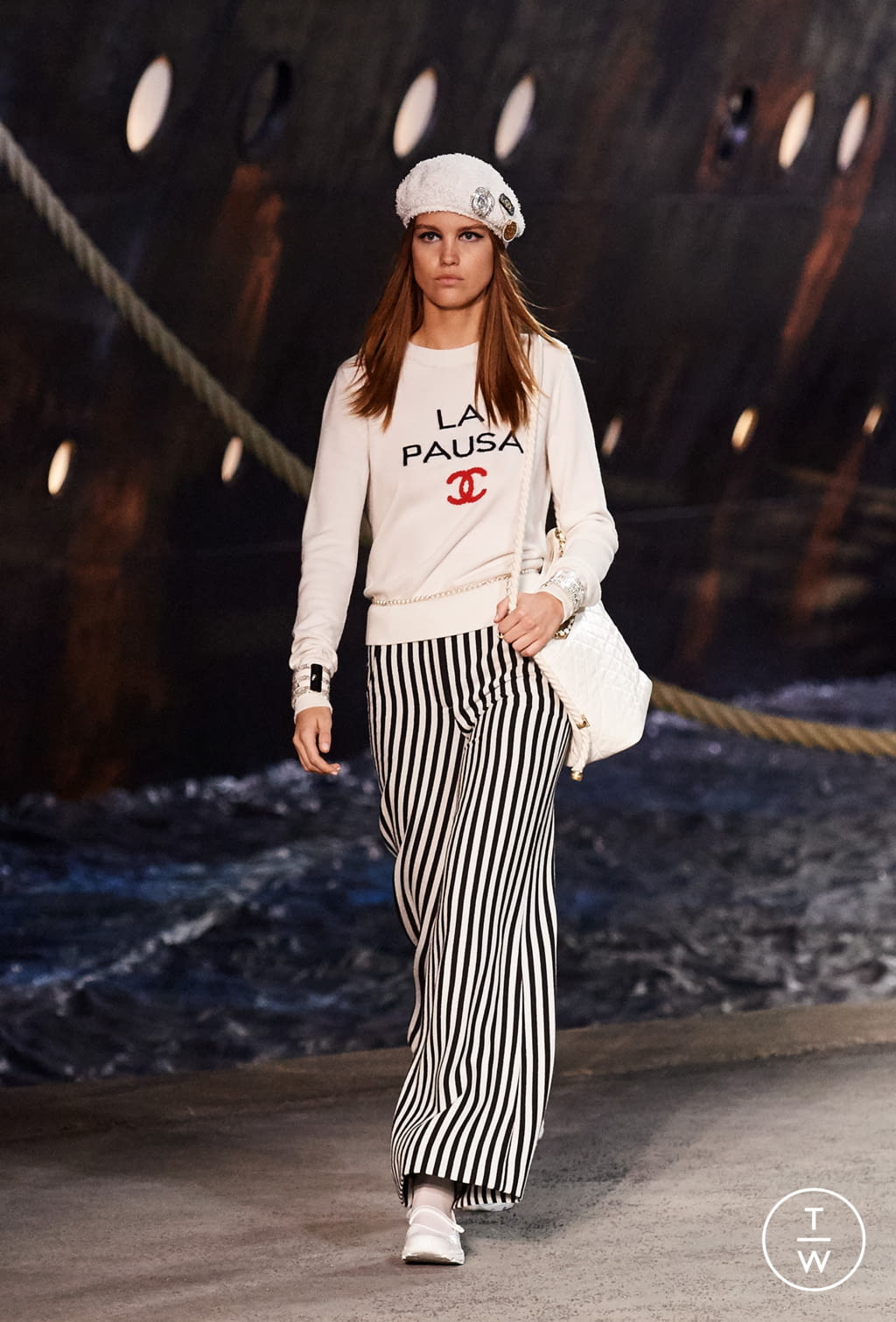 Fashion Week Paris Resort 2019 look 3 from the Chanel collection 女装