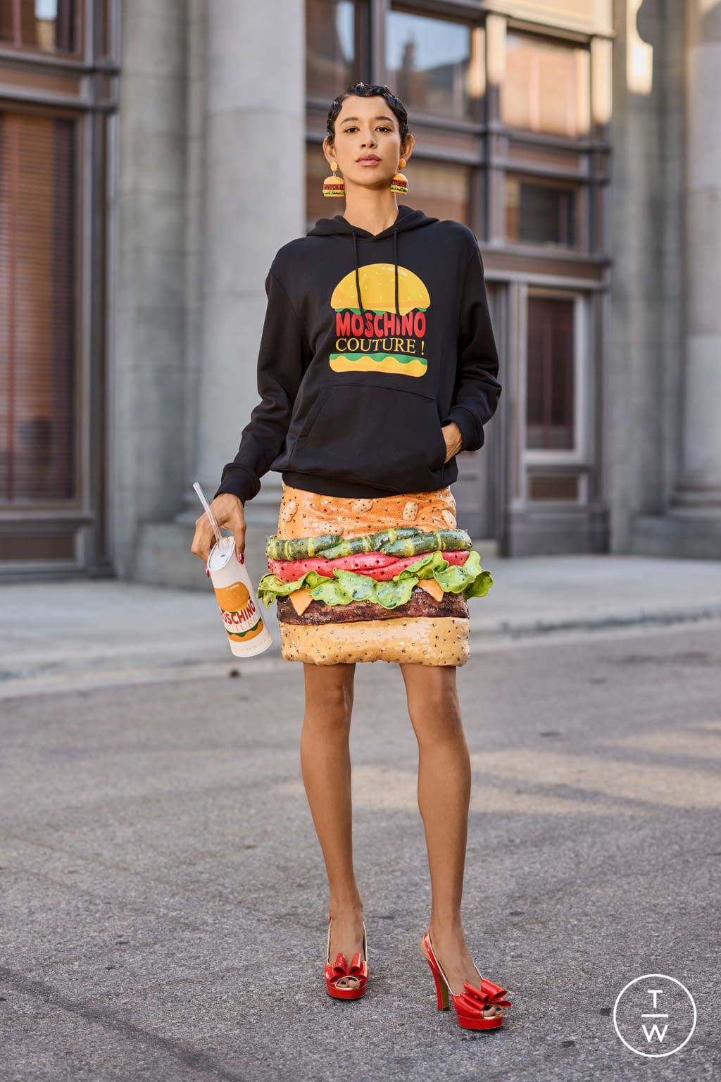 Fashion Week Milan Resort 2022 look 2 from the Moschino collection womenswear