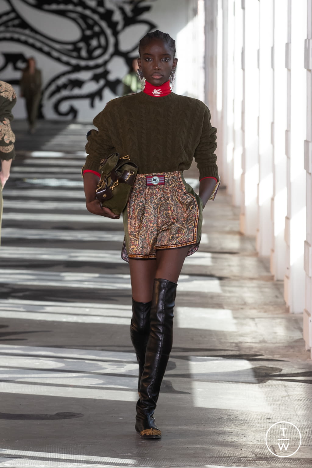 Fashion Week Milan Fall/Winter 2021 look 2 from the Etro collection womenswear