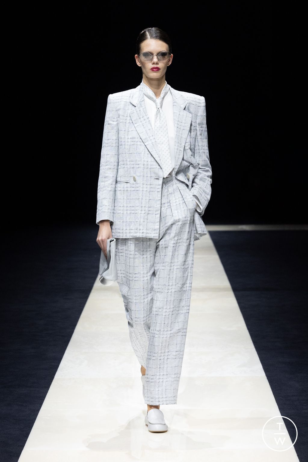 Fashion Week Milan Spring/Summer 2025 look 2 from the Emporio Armani collection womenswear