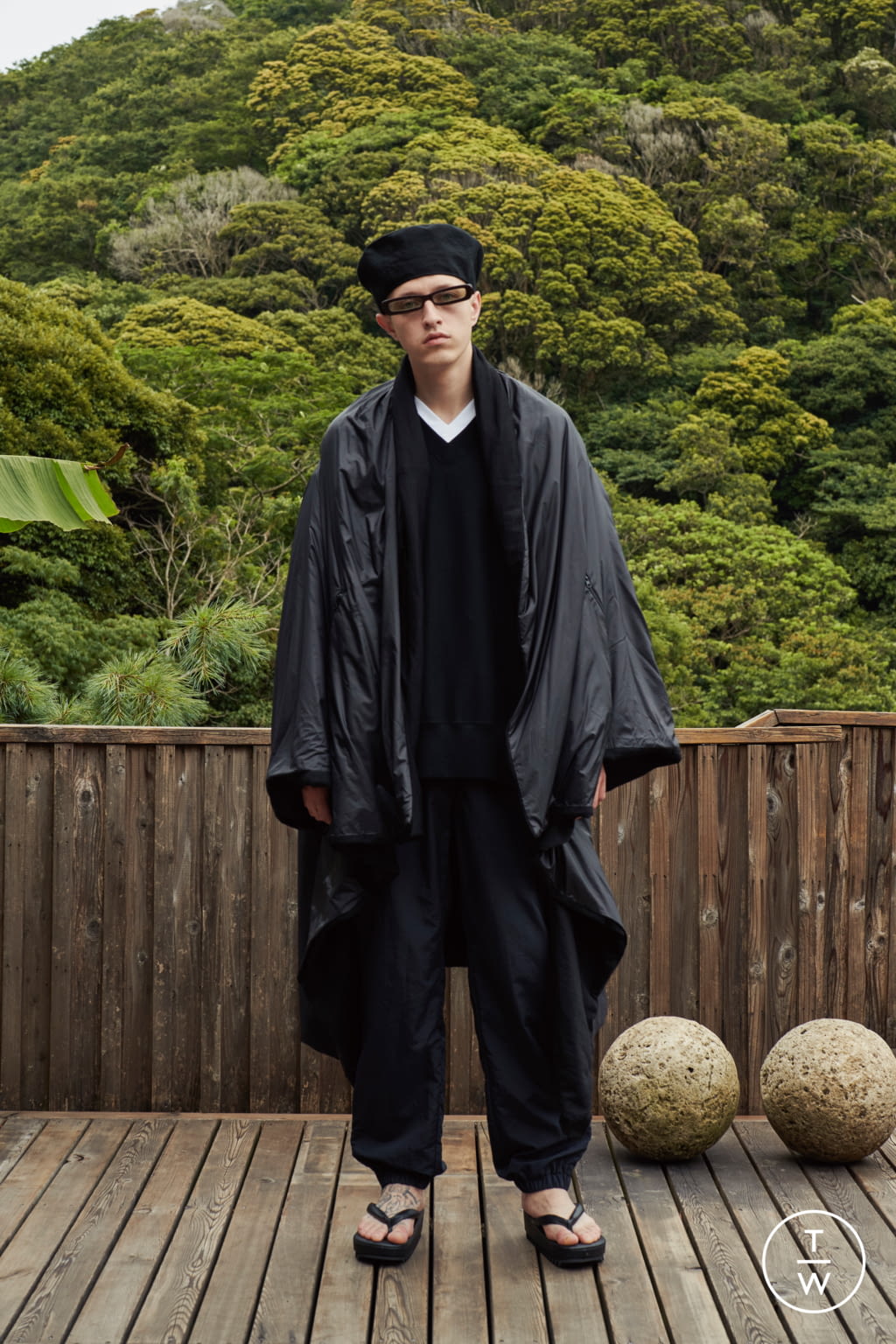 Fashion Week Paris Spring/Summer 2022 look 2 from the Undercover collection 男装