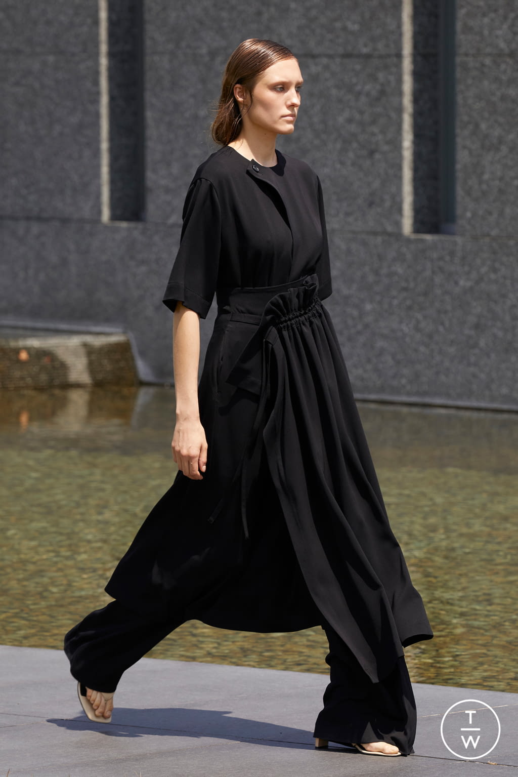 Fashion Week Paris Spring/Summer 2021 look 2 from the Ujoh collection womenswear