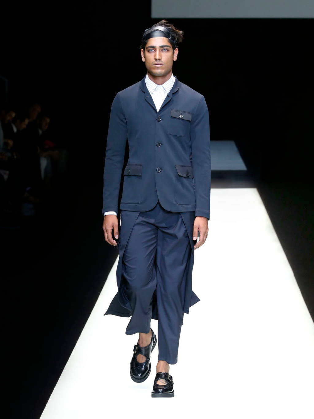 Fashion Week Milan Spring/Summer 2018 look 2 from the Emporio Armani collection menswear