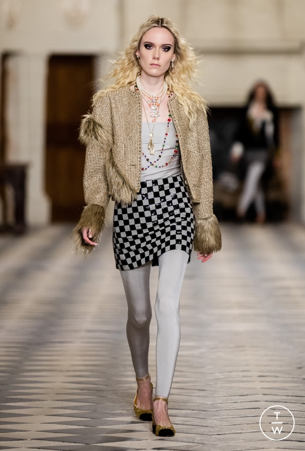 Fashion Week Paris Pre-Fall 2021 look 2 from the Chanel collection 女装