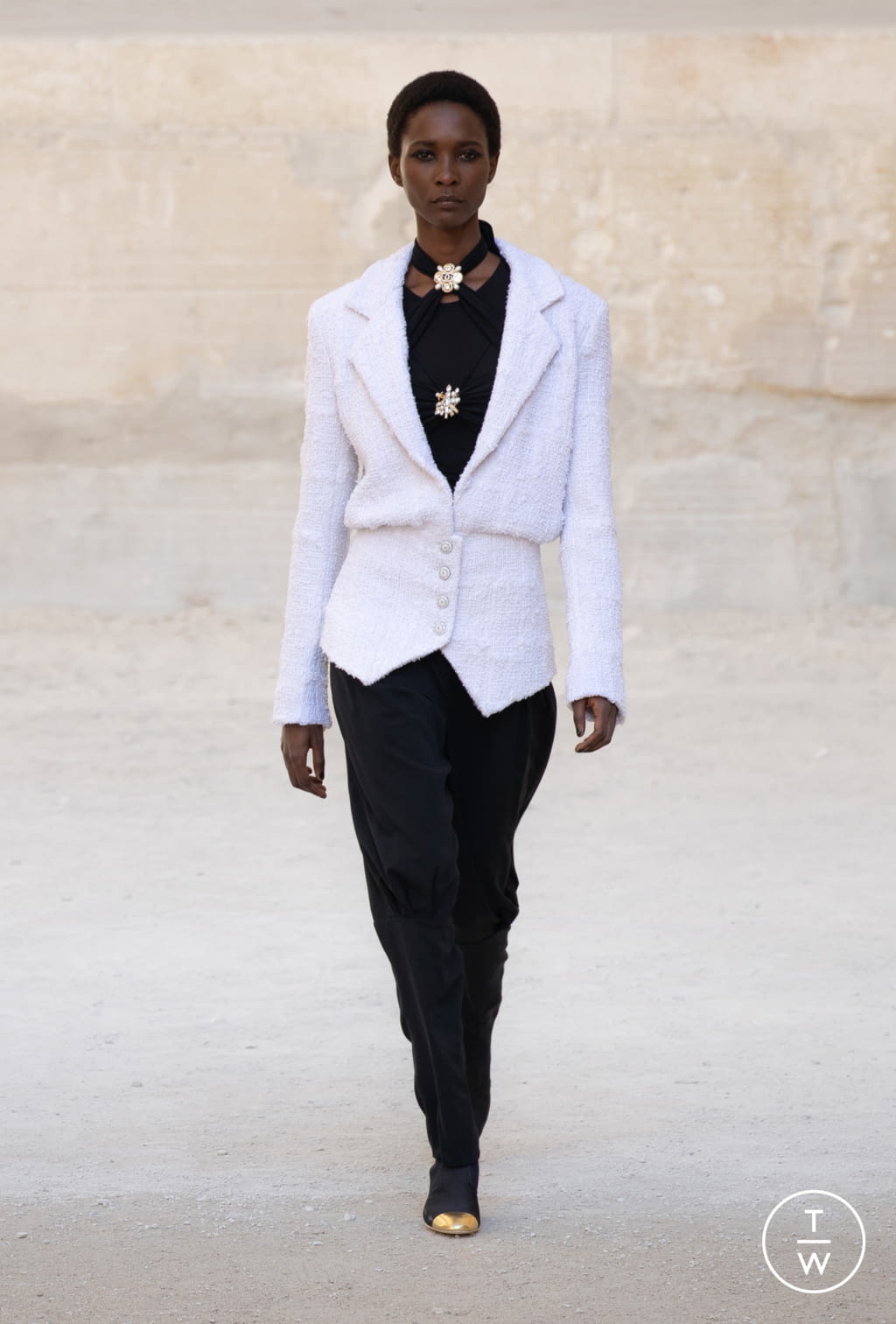 Fashion Week Paris Resort 2022 look 2 de la collection Chanel womenswear