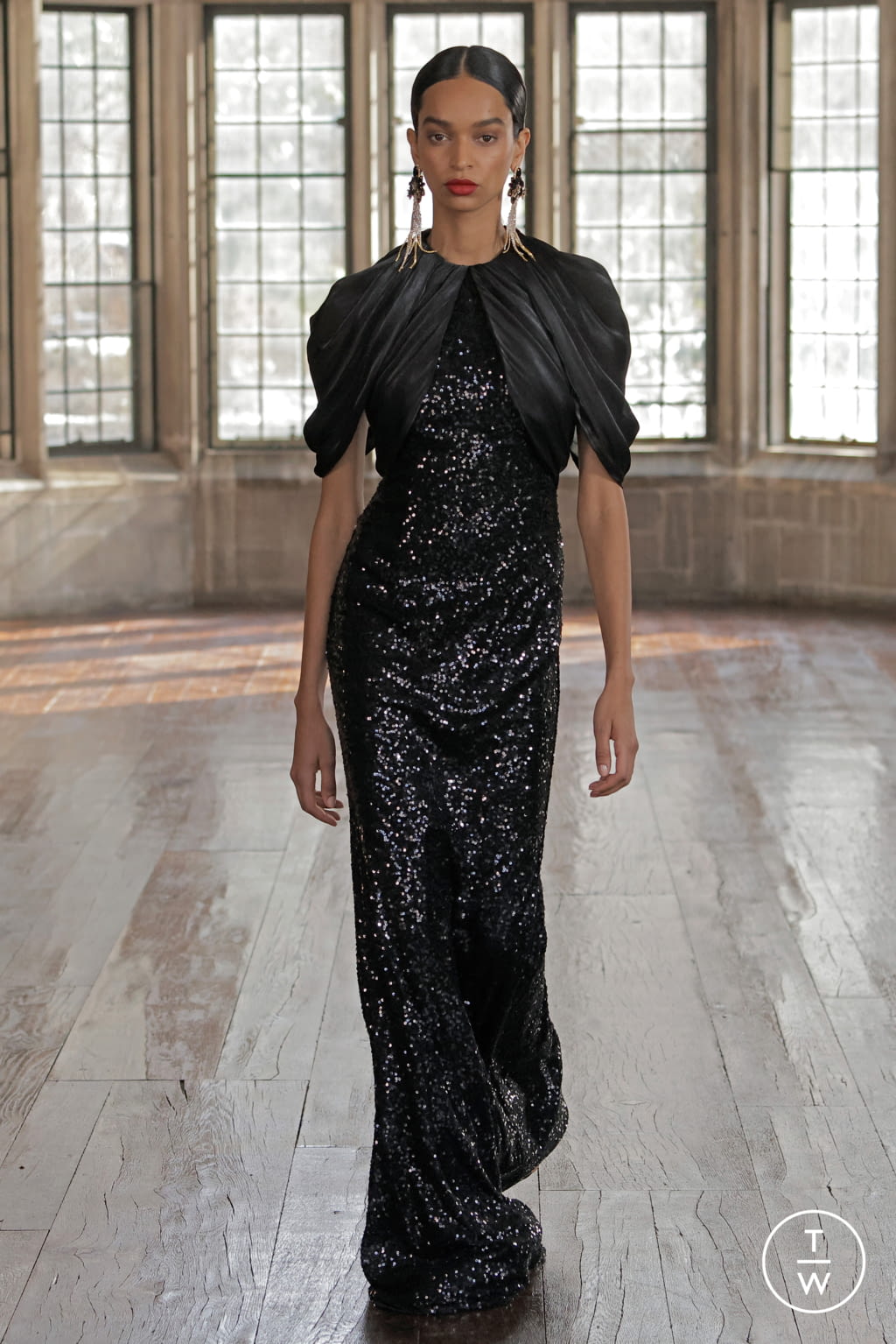 Fashion Week New York Fall/Winter 2022 look 20 from the Badgley Mischka collection womenswear