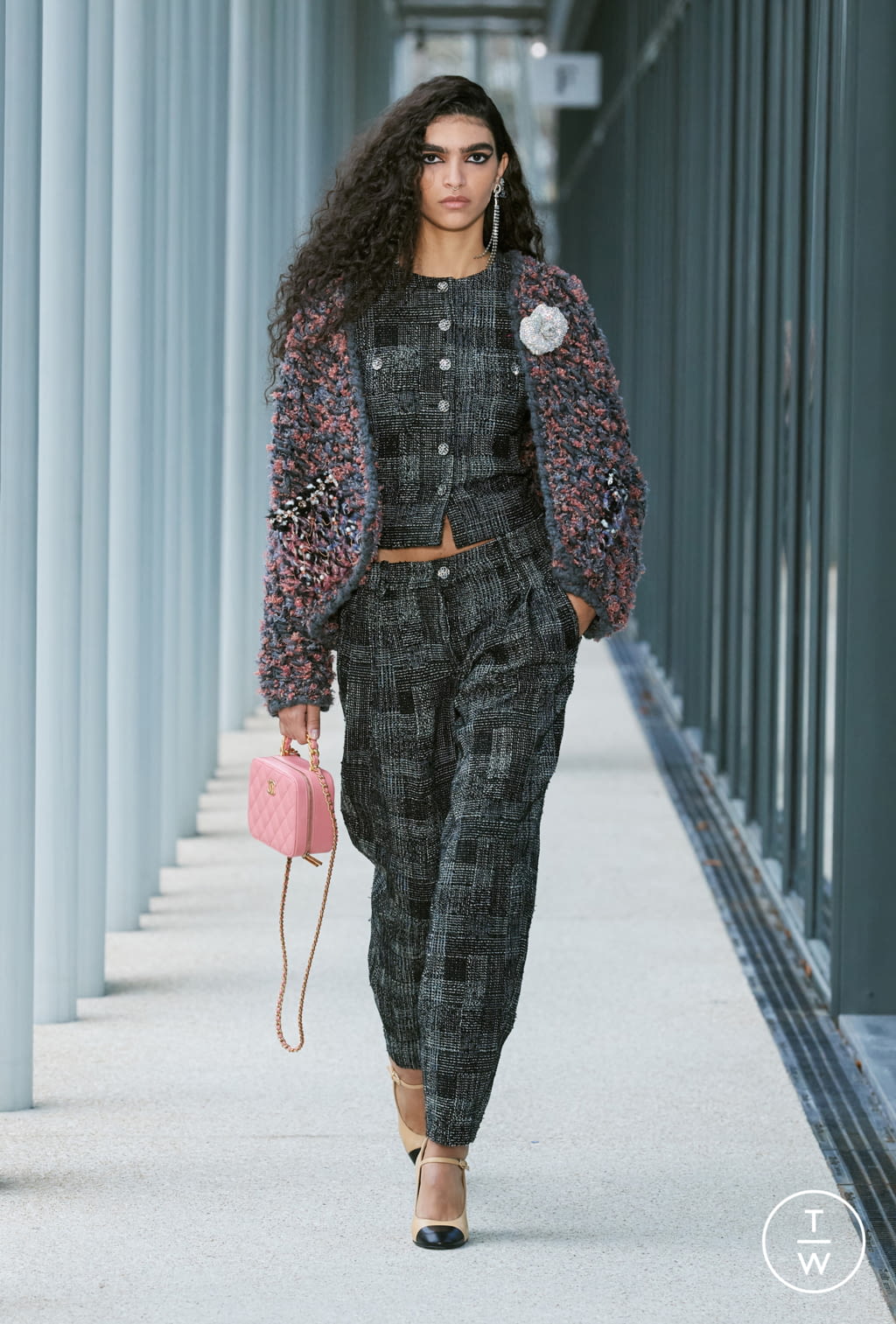 Fashion Week Paris Pre-Fall 2022 look 20 de la collection Chanel womenswear