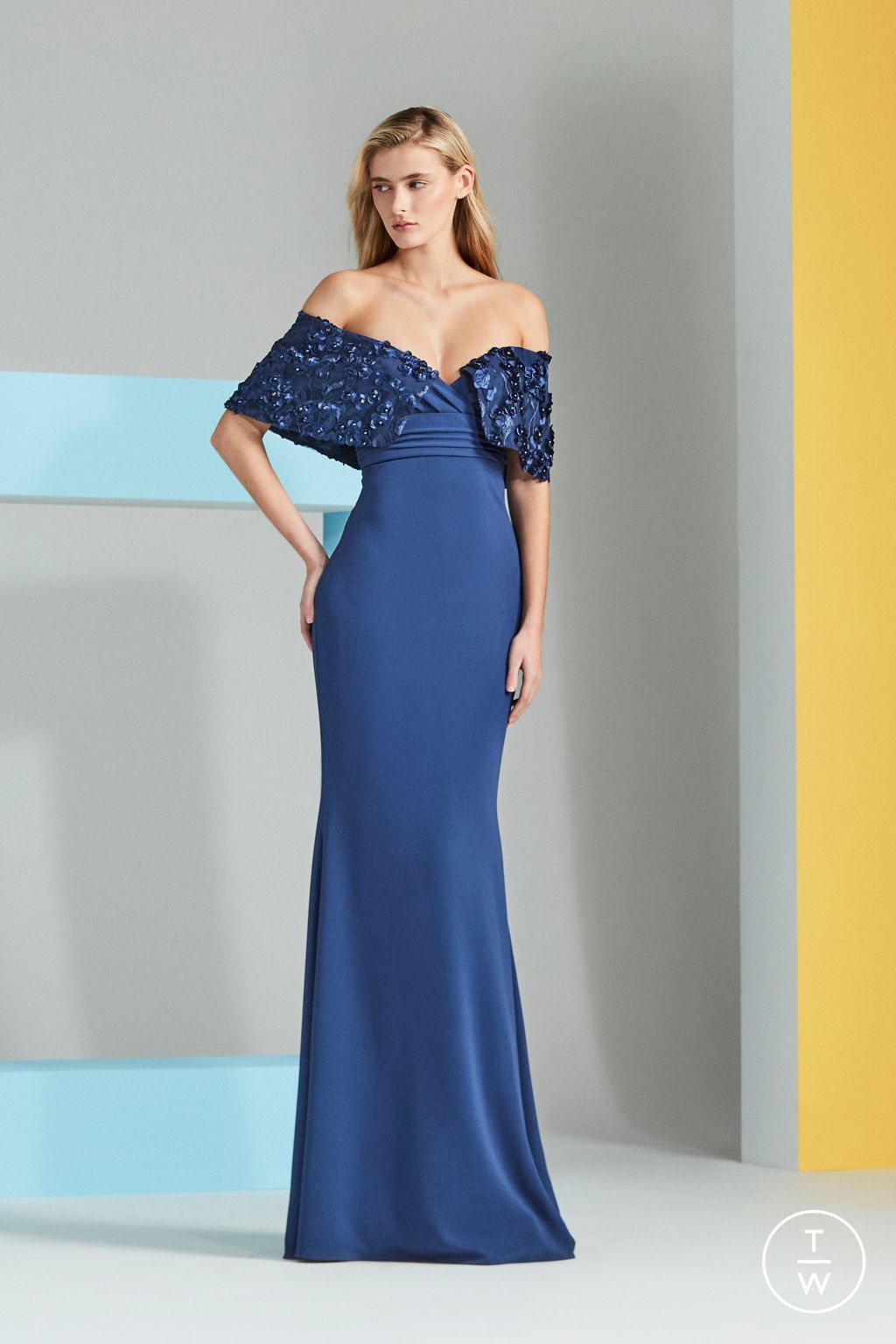 Fashion Week New York Pre-Fall 2023 look 20 from the Badgley Mischka collection 女装