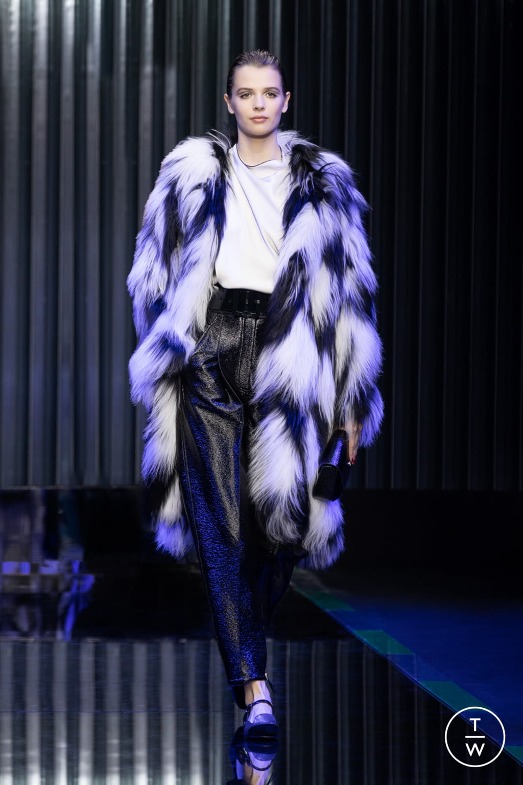 Fashion Week Milan Fall/Winter 2022 look 20 from the Giorgio Armani collection womenswear