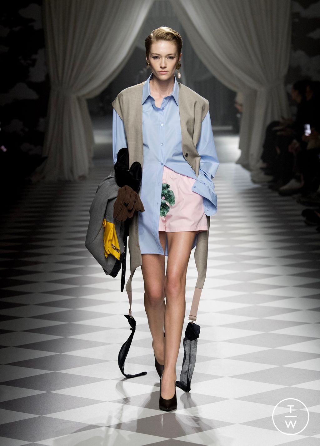 Fashion Week Milan Fall/Winter 2024 look 20 de la collection Moschino womenswear