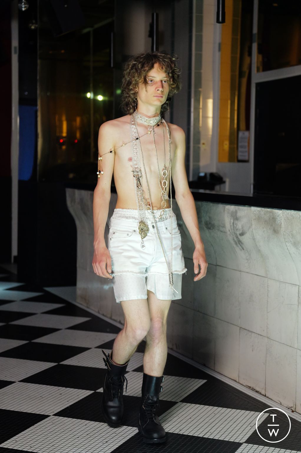 Fashion Week Paris Fall/Winter 2025 look 20 de la collection Aelis couture