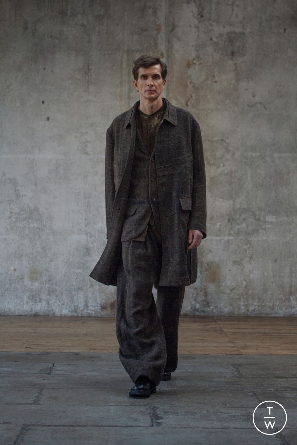 Fashion Week Paris Fall/Winter 2023 look 20 from the Ziggy Chen collection menswear