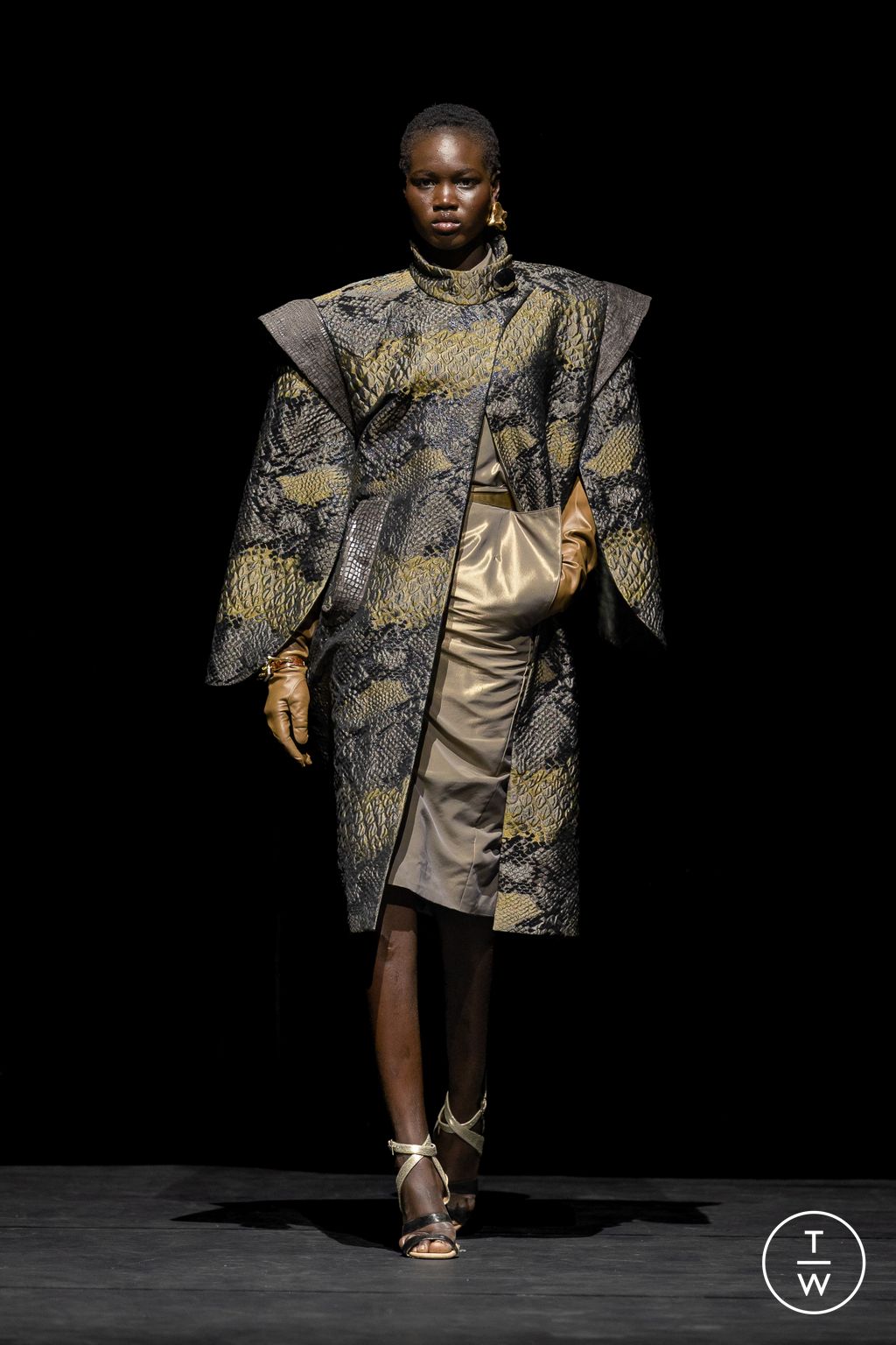 Fashion Week Paris Fall/Winter 2025 look 20 from the Ronald Van Der Kemp collection couture
