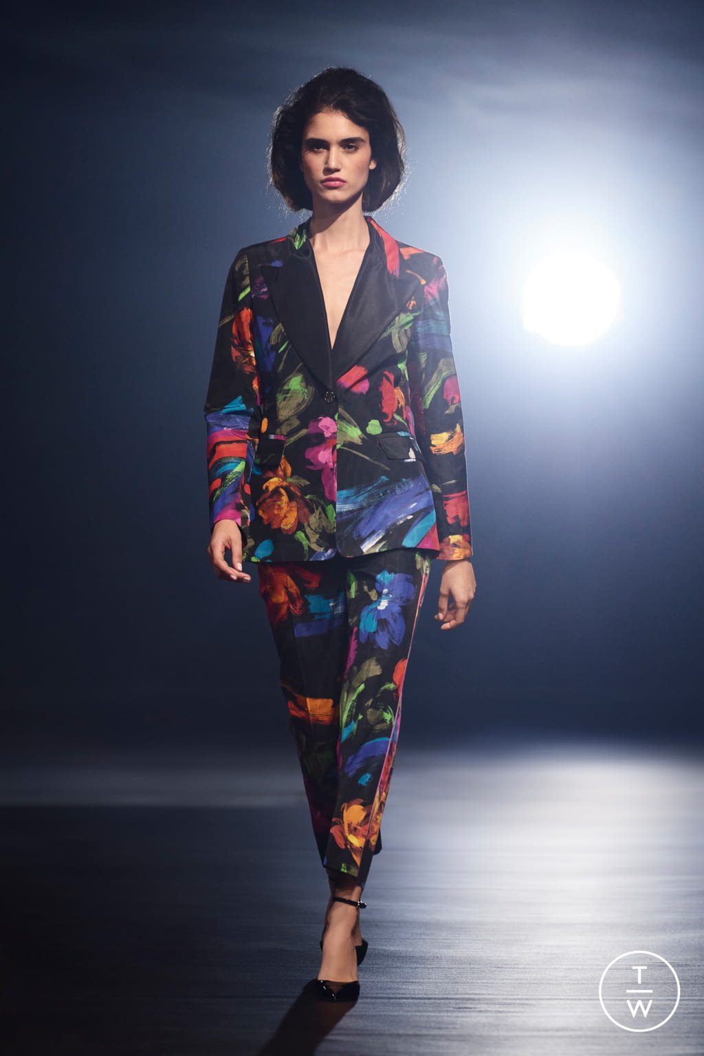 Fashion Week Paris Fall/Winter 2021 look 20 from the Leonard Paris collection womenswear