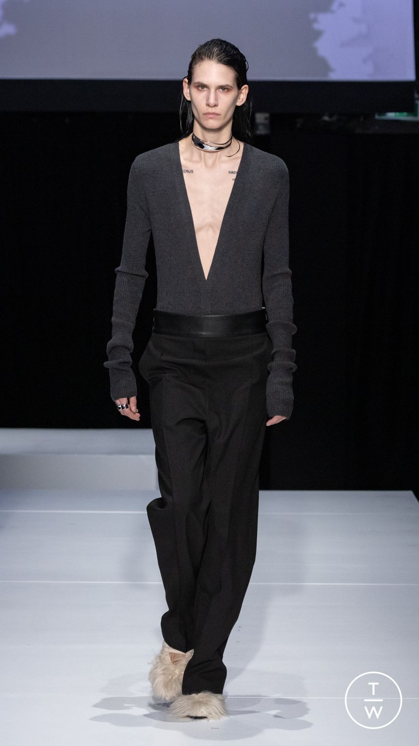Fashion Week Paris Fall/Winter 2024 look 20 from the System Studios collection 男装