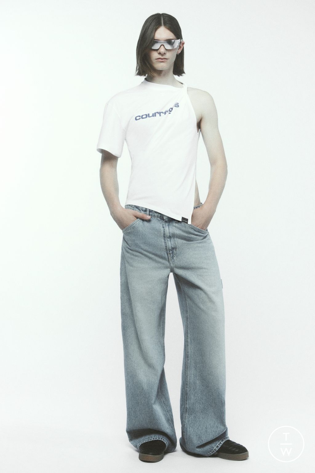 Fashion Week Paris Spring/Summer 2023 look 20 from the Courrèges collection menswear