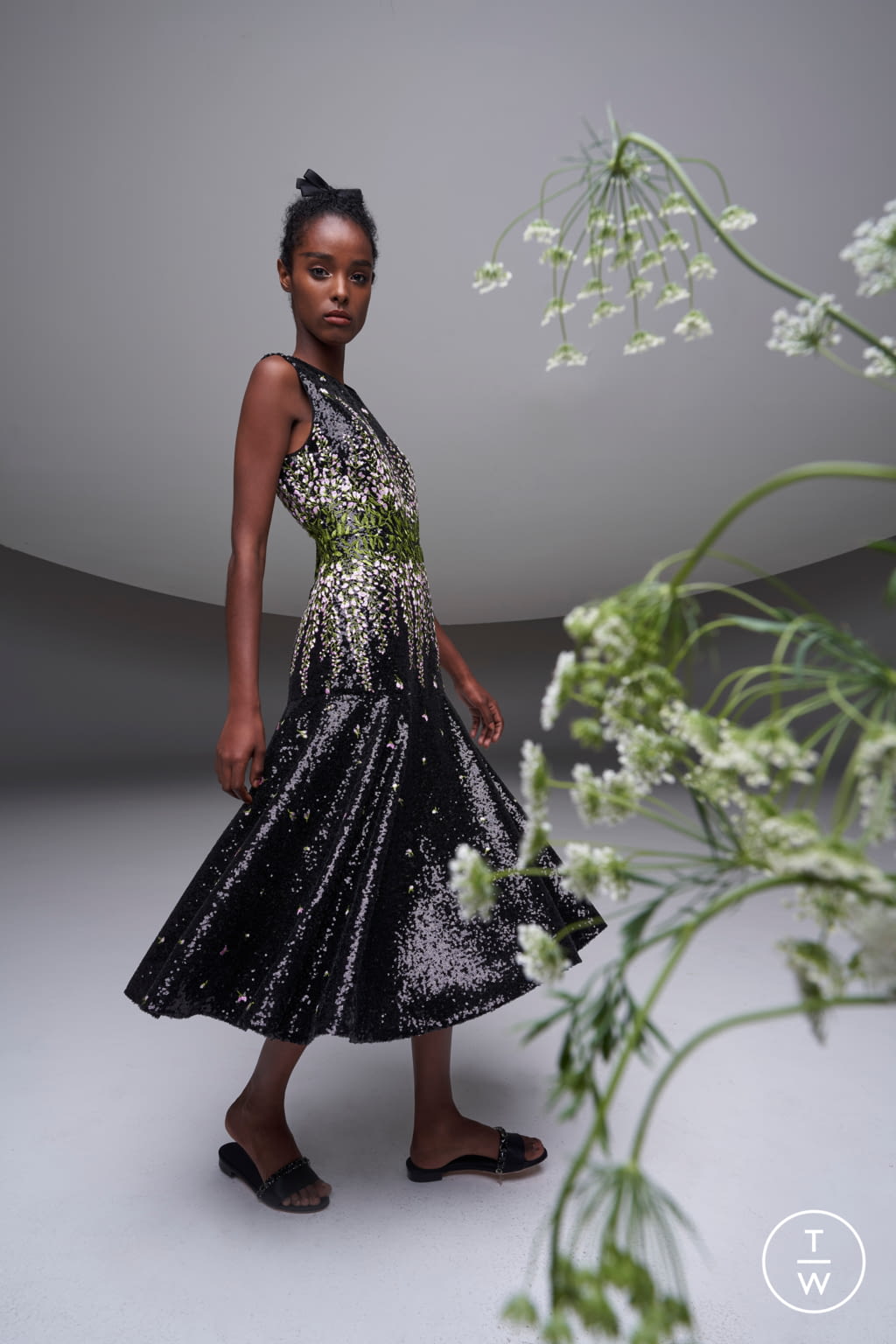 Fashion Week Paris Resort 2021 look 20 from the Giambattista Valli collection 女装