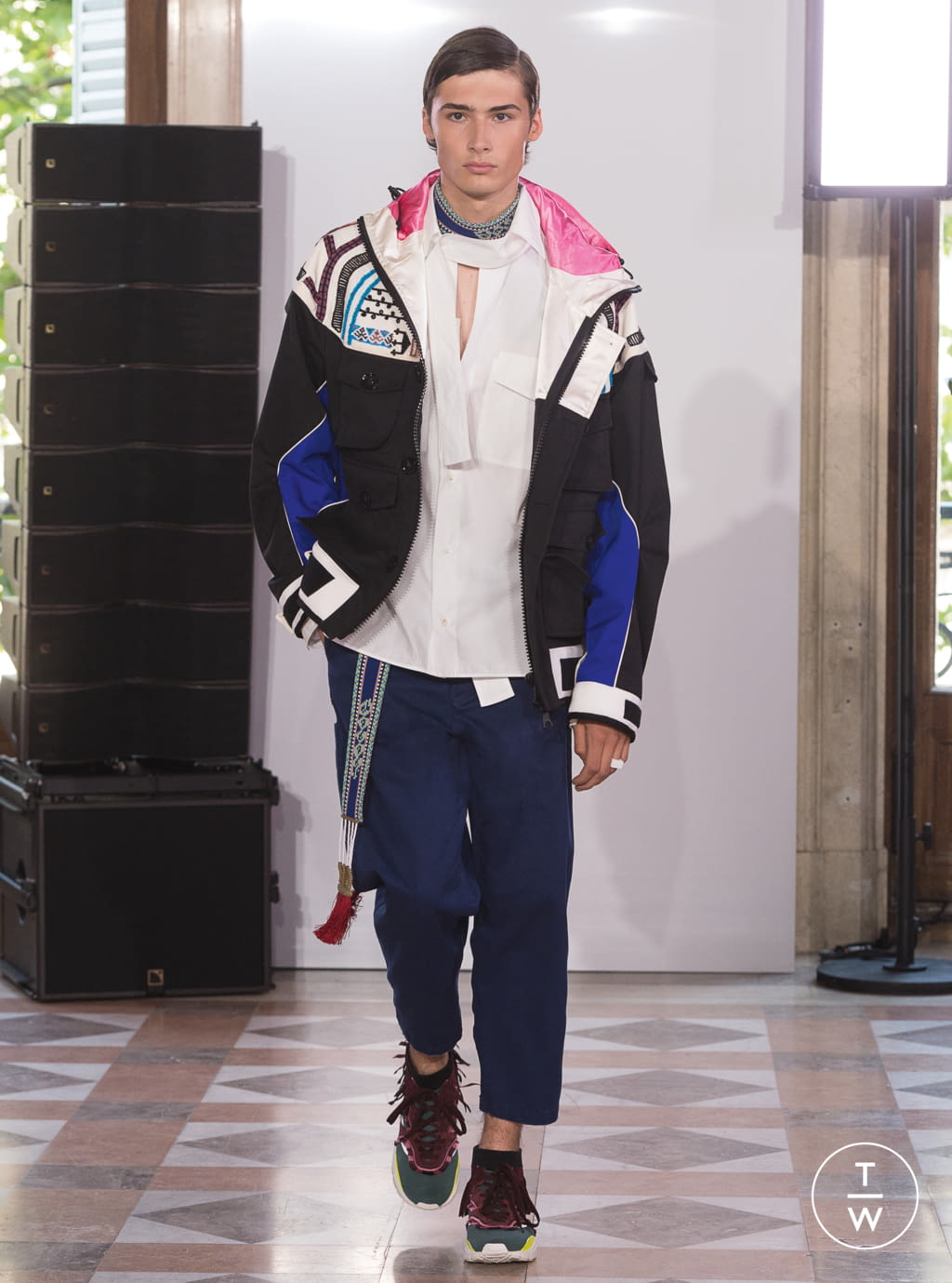 Fashion Week Paris Spring/Summer 2018 look 20 from the Valentino collection 男装