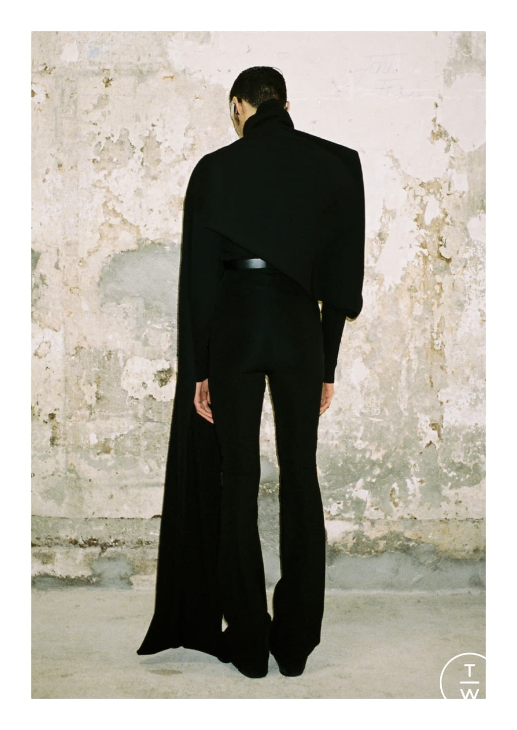 Fashion Week Paris Fall/Winter 2022 look 20 from the ARTURO OBEGERO collection menswear