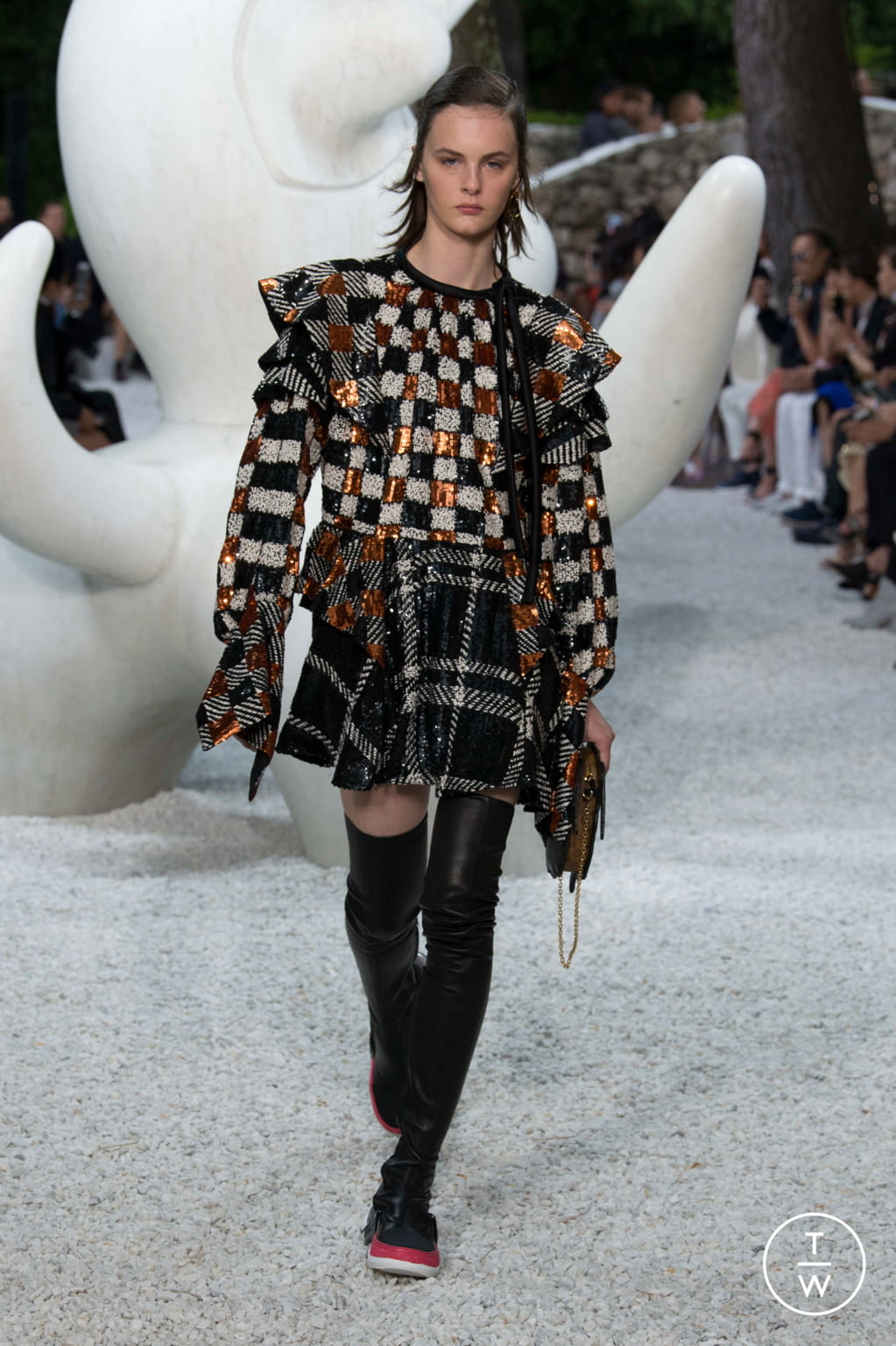 Fashion Week Paris Resort 2019 look 20 from the Louis Vuitton collection womenswear
