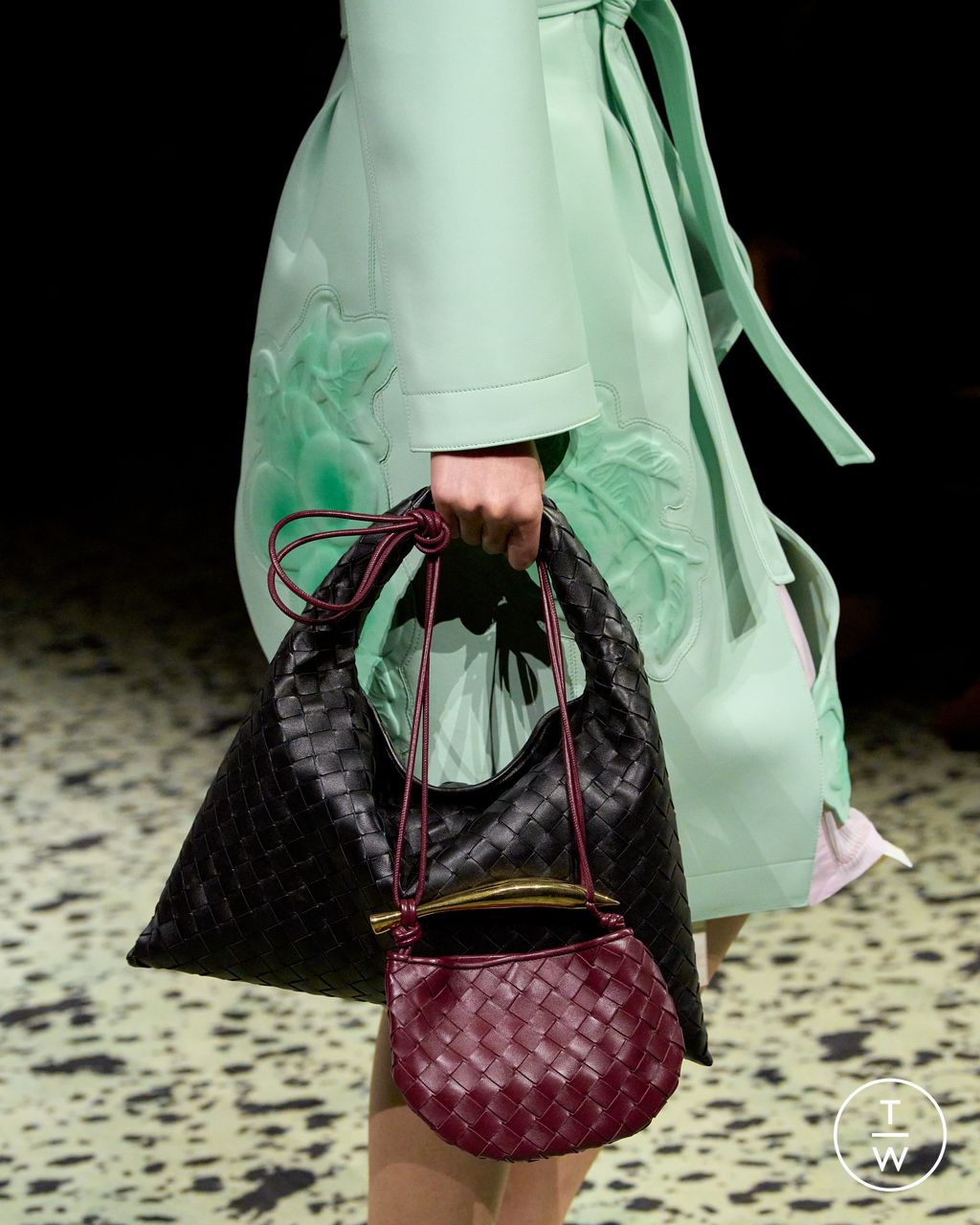 Fashion Week Milan Fall/Winter 2023 look 34 from the Bottega Veneta collection womenswear accessories