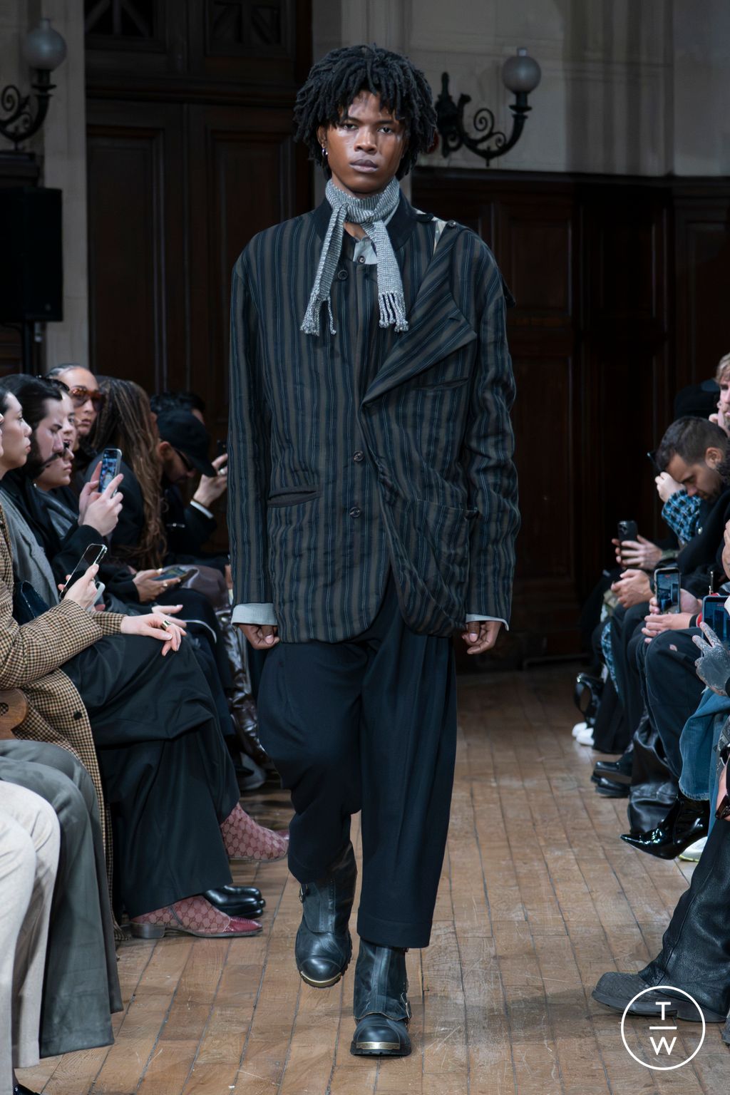 Fashion Week Paris Fall/Winter 2026 look 20 from the Ziggy Chen collection menswear
