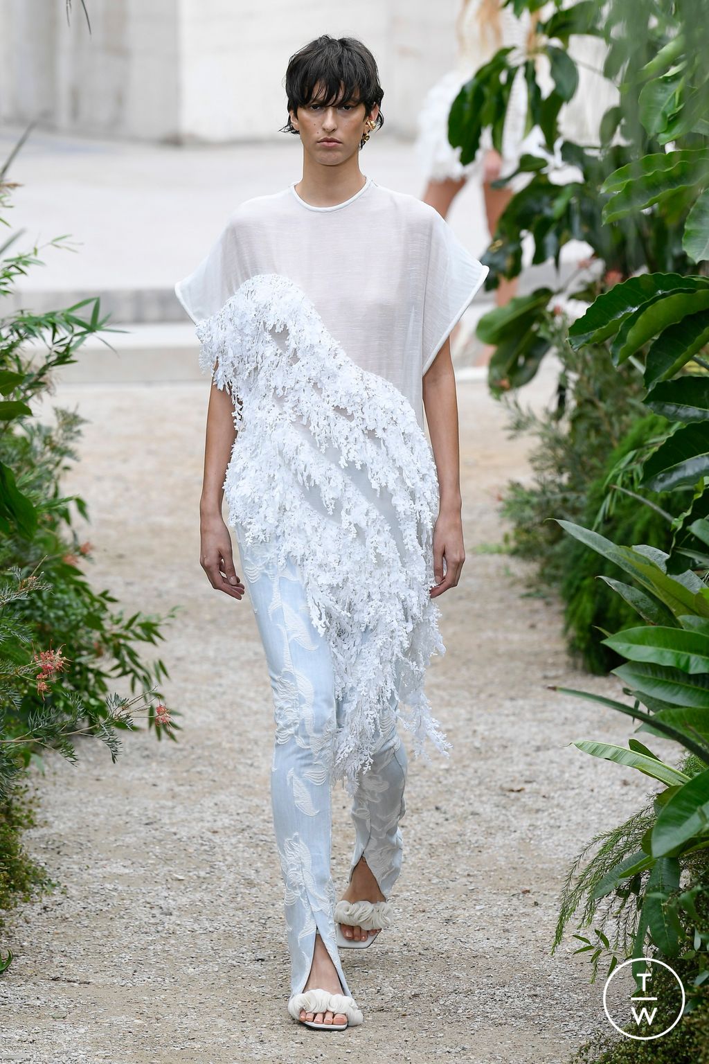 Fashion Week Paris Spring/Summer 2023 look 26 from the Zimmermann collection 女装