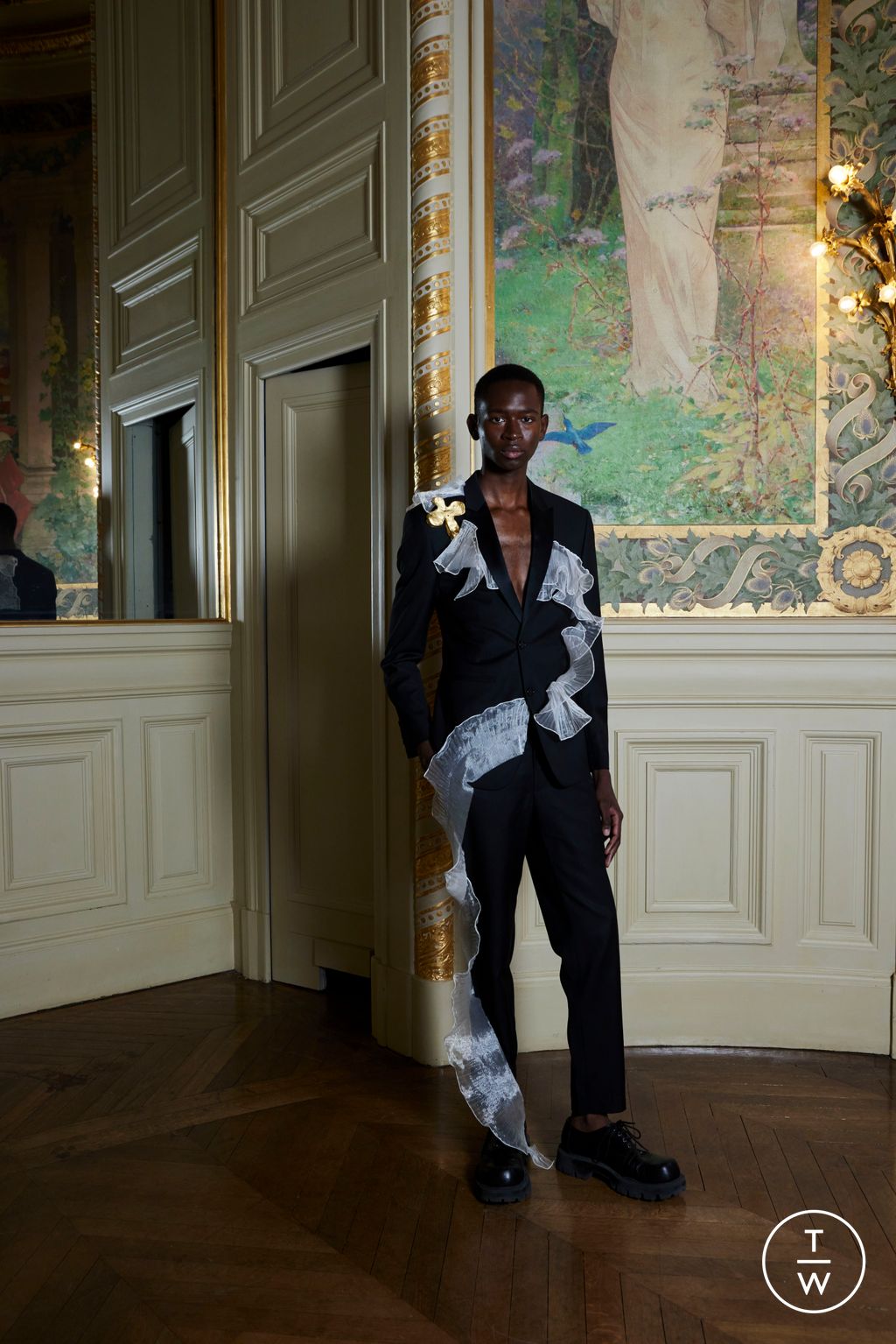 Fashion Week Paris Fall/Winter 2025 look 20 from the Peet Dullaert collection couture