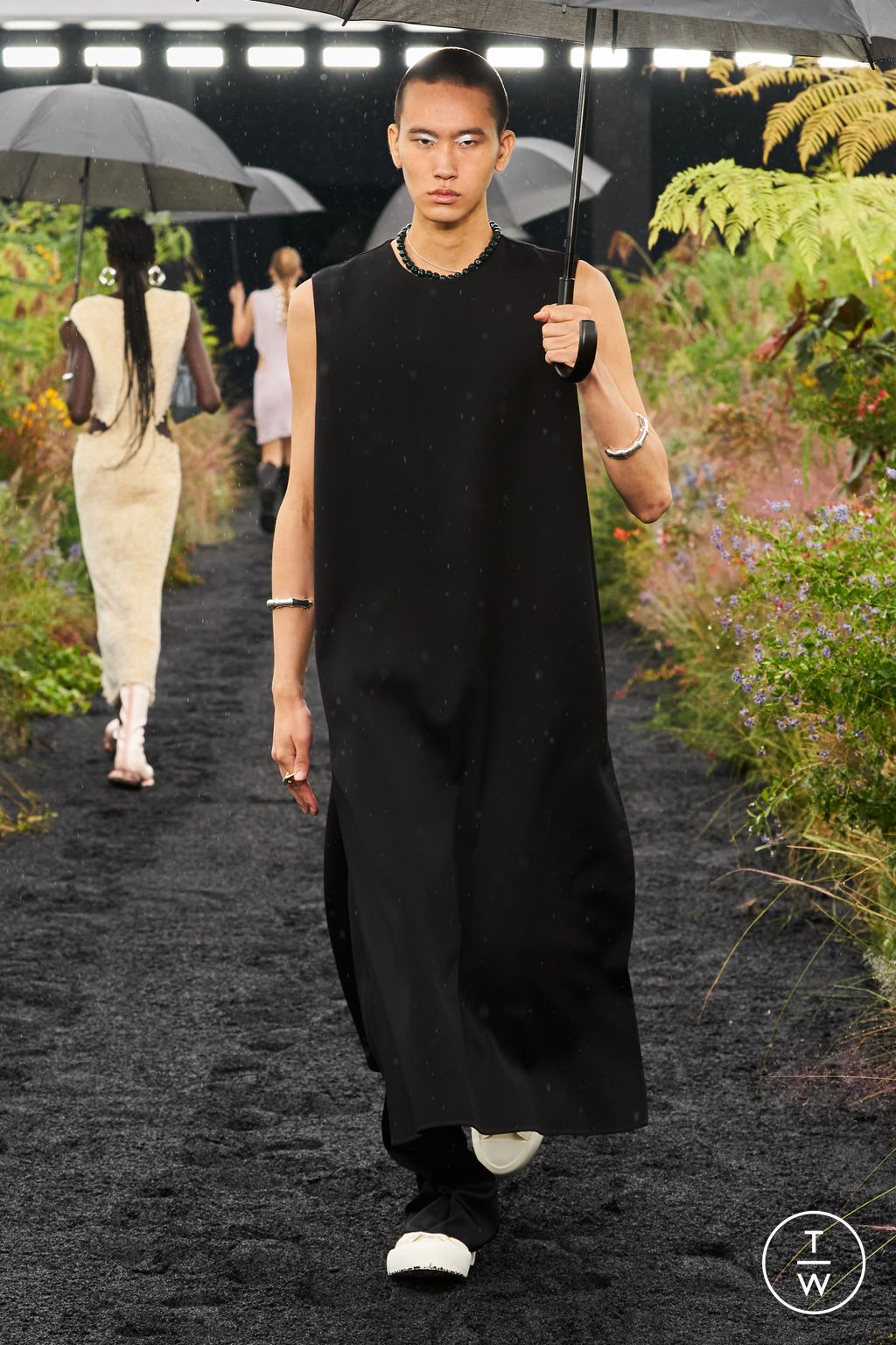 Fashion Week Milan Spring/Summer 2023 look 21 from the Jil Sander collection womenswear