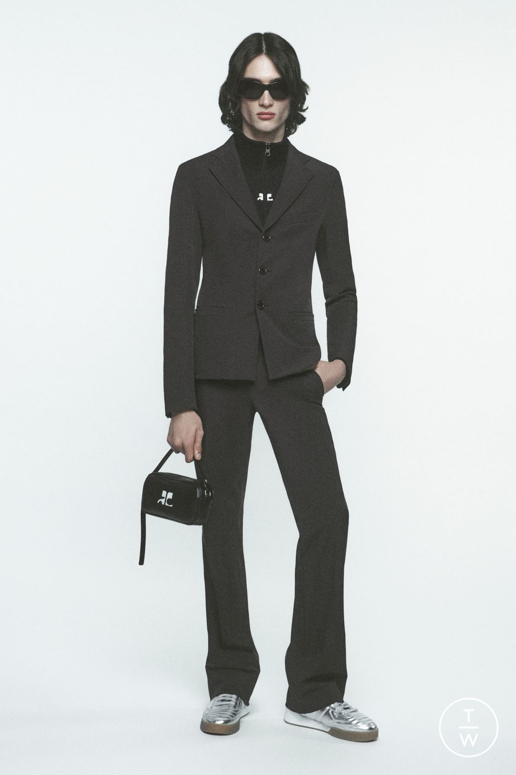 Fashion Week Paris Fall/Winter 2023 look 10 from the Courrèges collection menswear