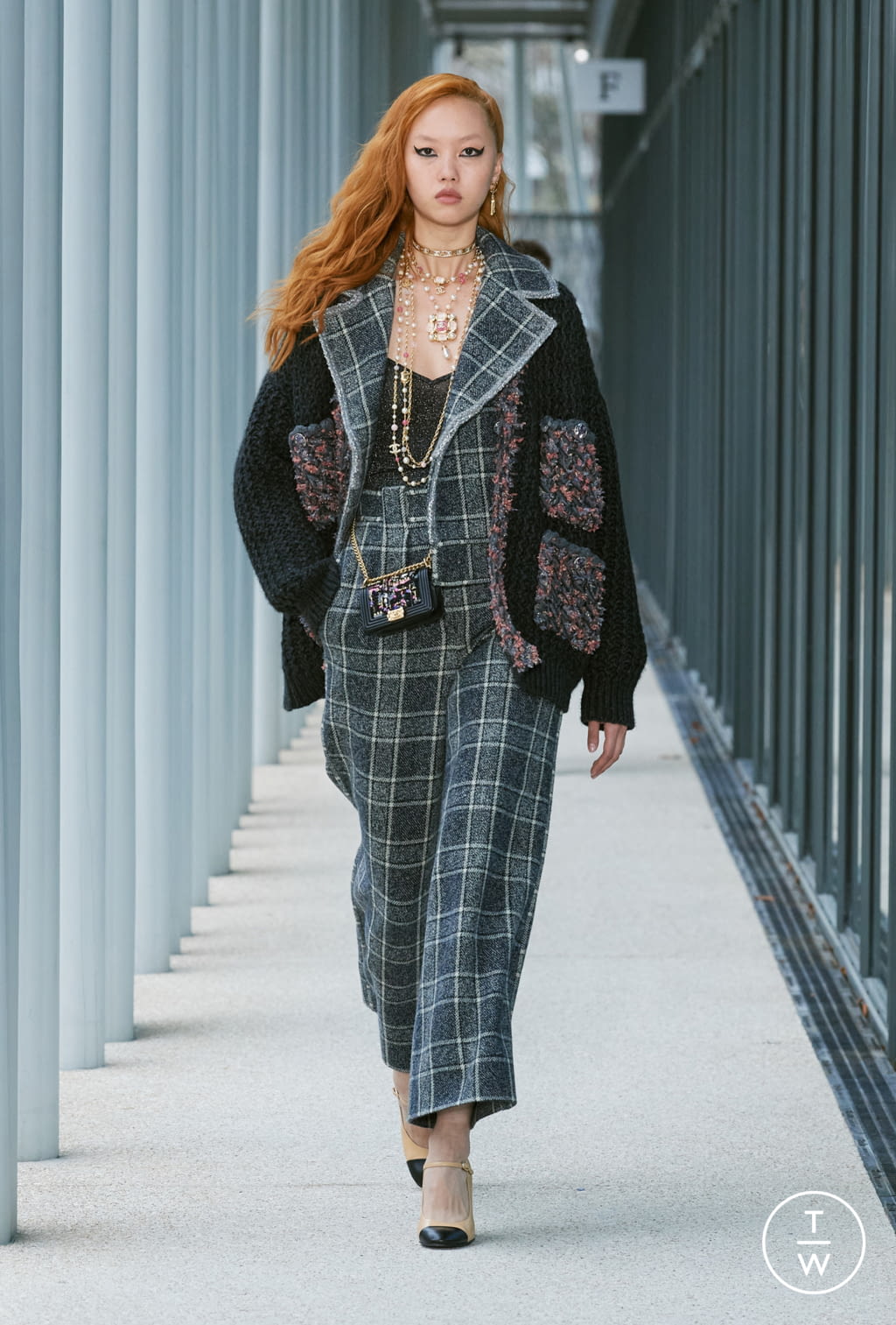 Fashion Week Paris Pre-Fall 2022 look 21 from the Chanel collection 女装