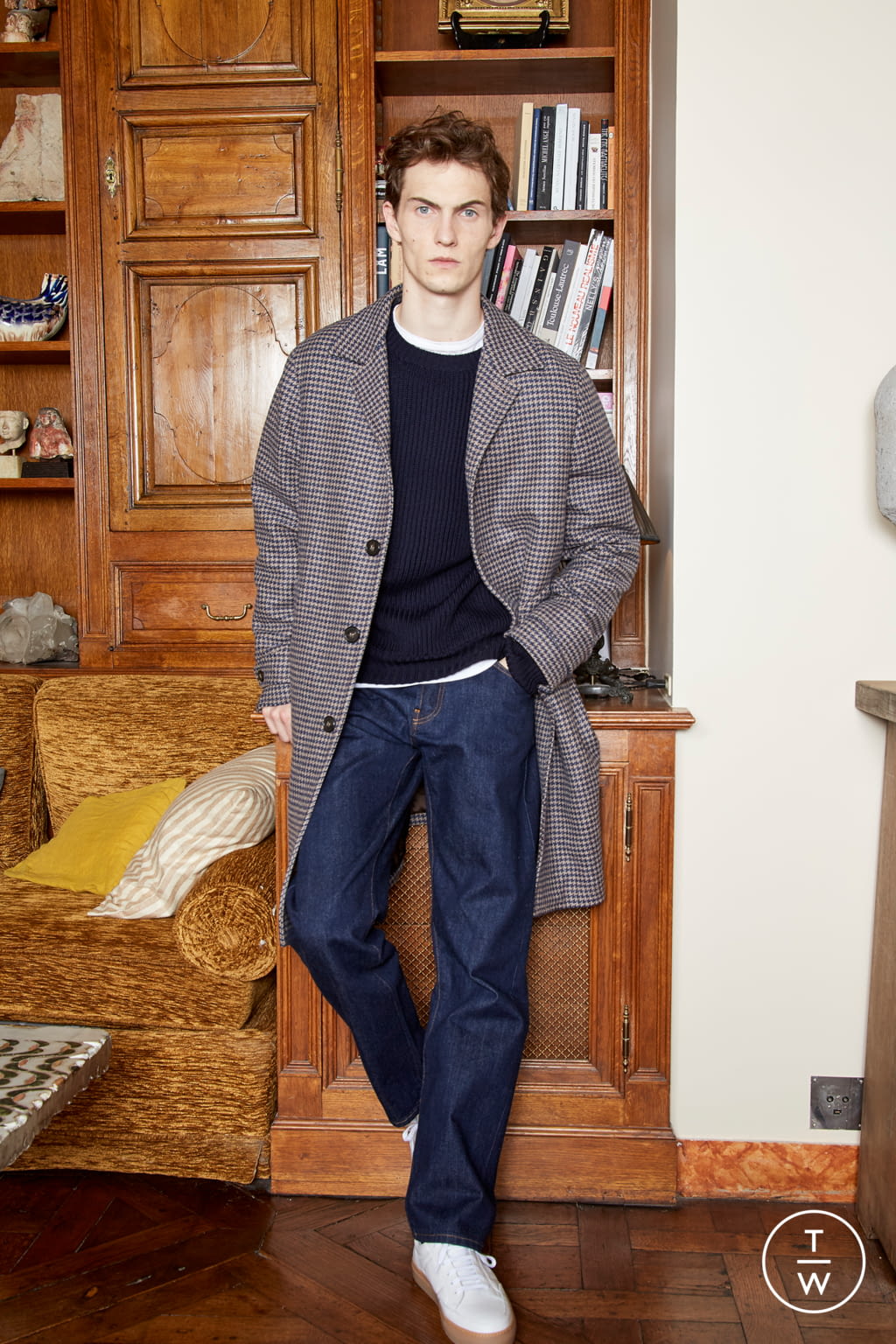 Fashion Week Paris Fall/Winter 2021 look 22 from the Officine Générale collection menswear