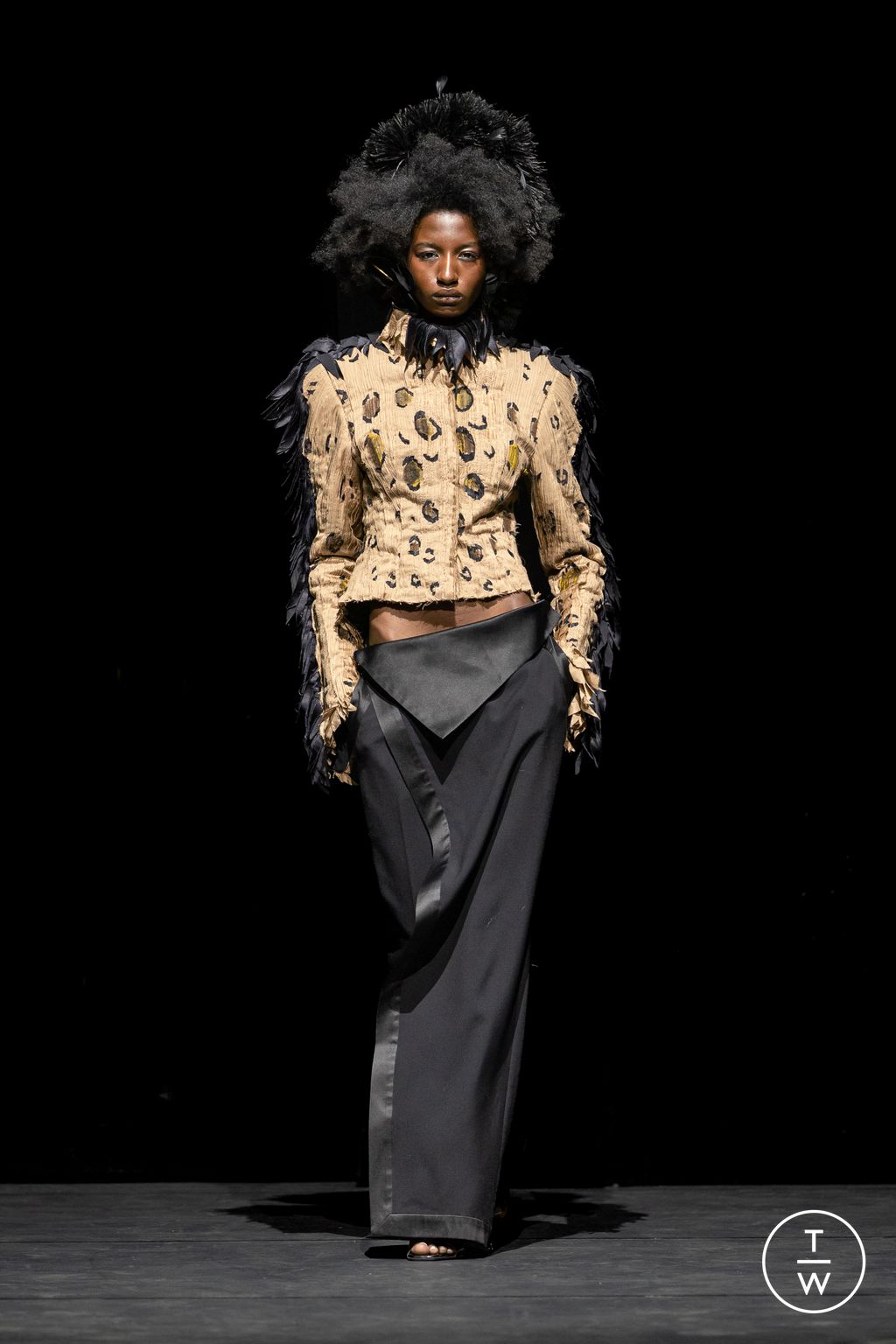 Fashion Week Paris Fall/Winter 2025 look 21 de la collection Ronald Van Der Kemp couture