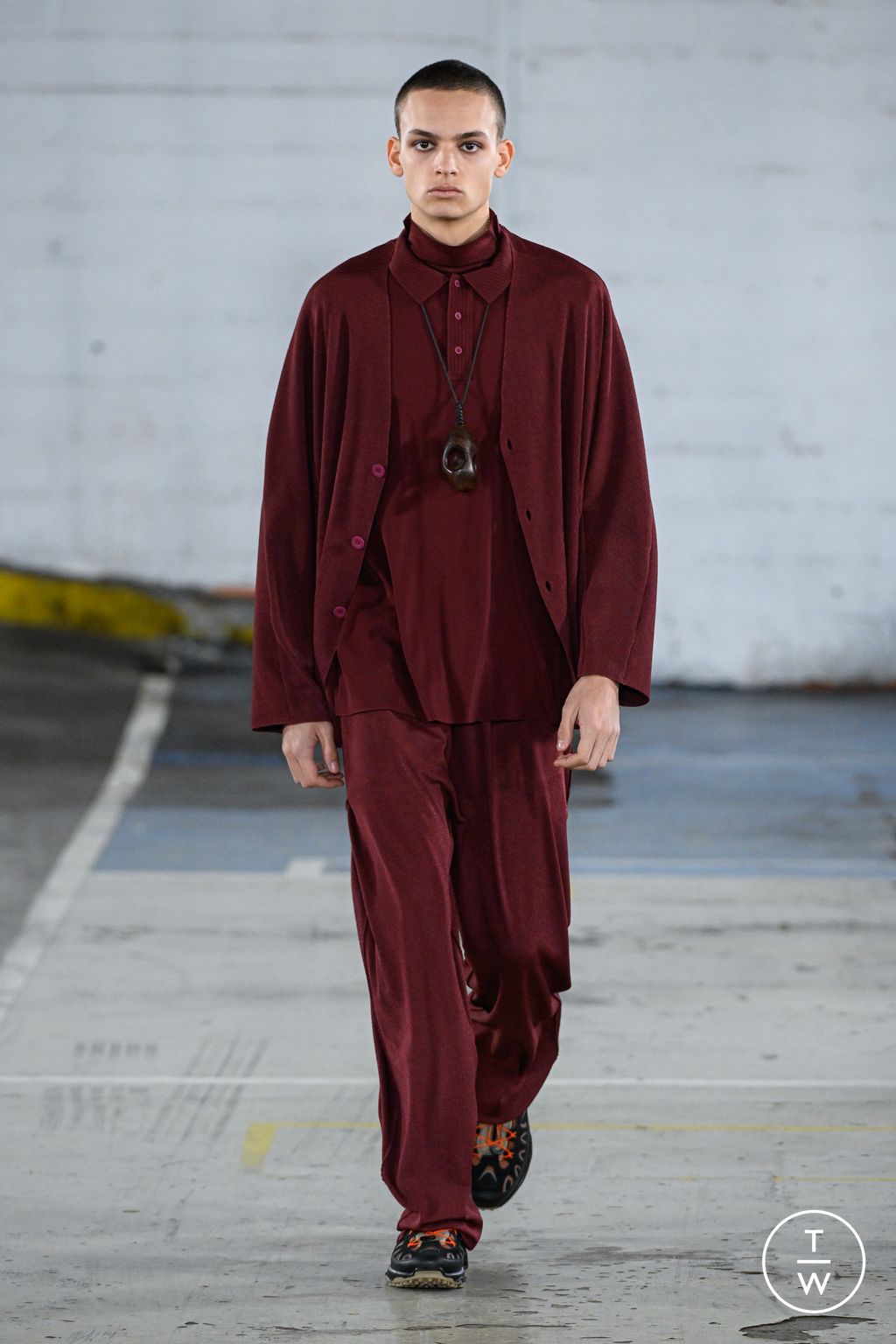 Fashion Week Paris Fall/Winter 2026 look 21 from the White Mountaineering collection menswear