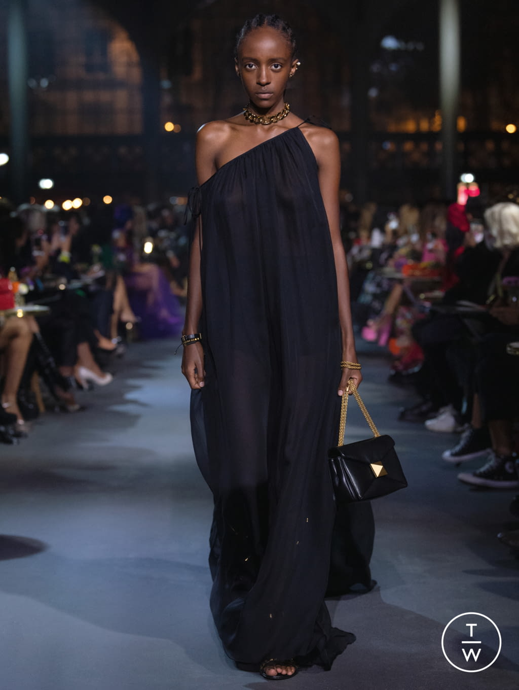 Fashion Week Paris Spring/Summer 2022 look 21 from the Valentino collection womenswear