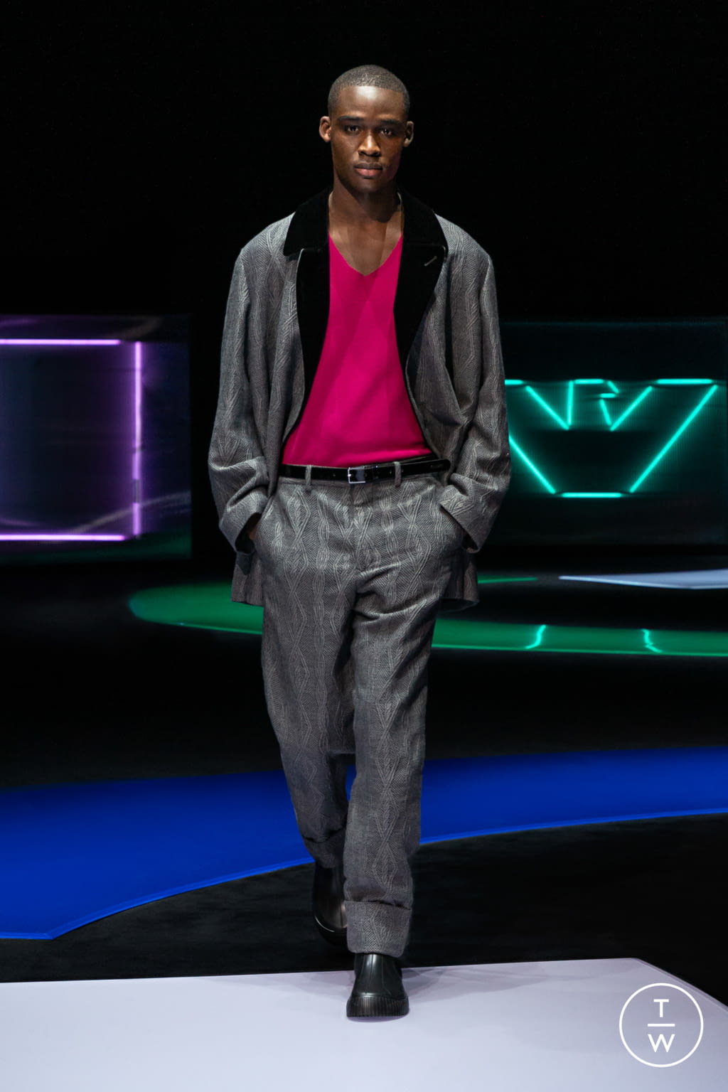 Fashion Week Milan Fall/Winter 2021 look 22 from the Emporio Armani collection 女装