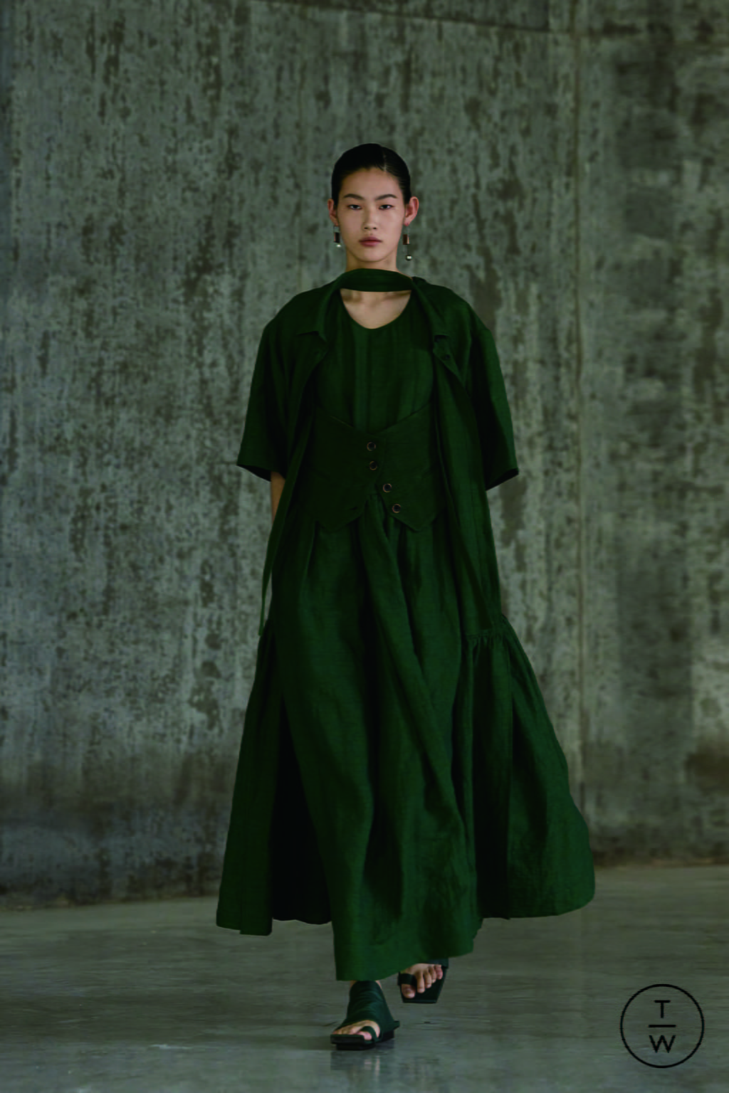 Fashion Week Paris Spring/Summer 2022 look 22 de la collection Uma Wang womenswear